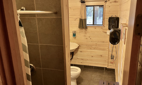 #pb_rslider_caption-1-4 Lodge Bath2